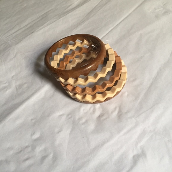 Bohemian style zigzag bangle bracelet set. - Picture 3 of 7